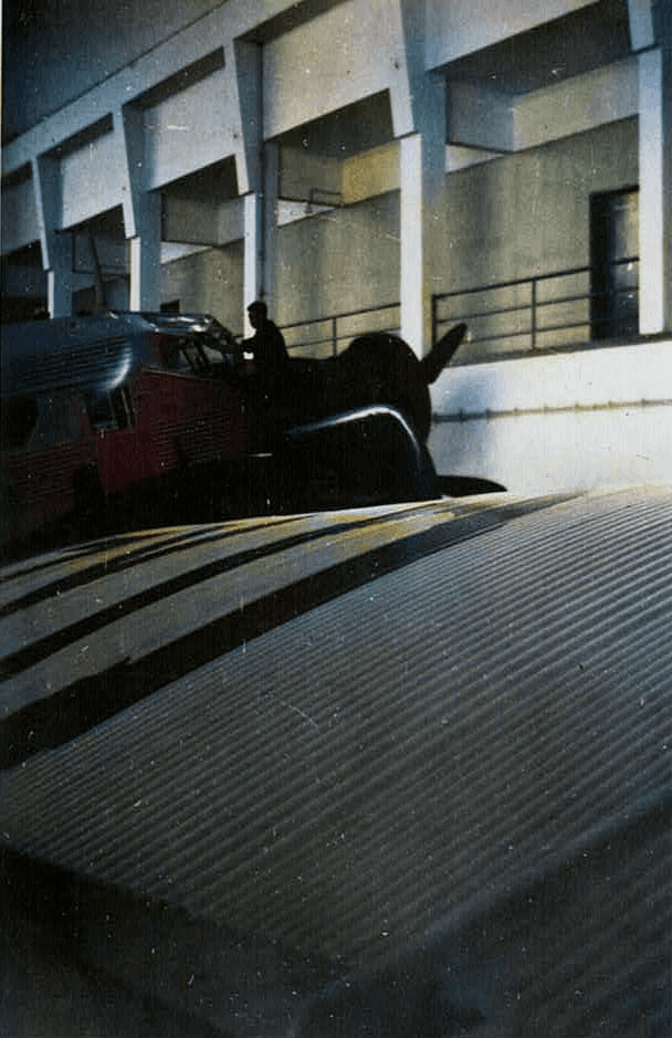 Flugzeug in Halle 2
